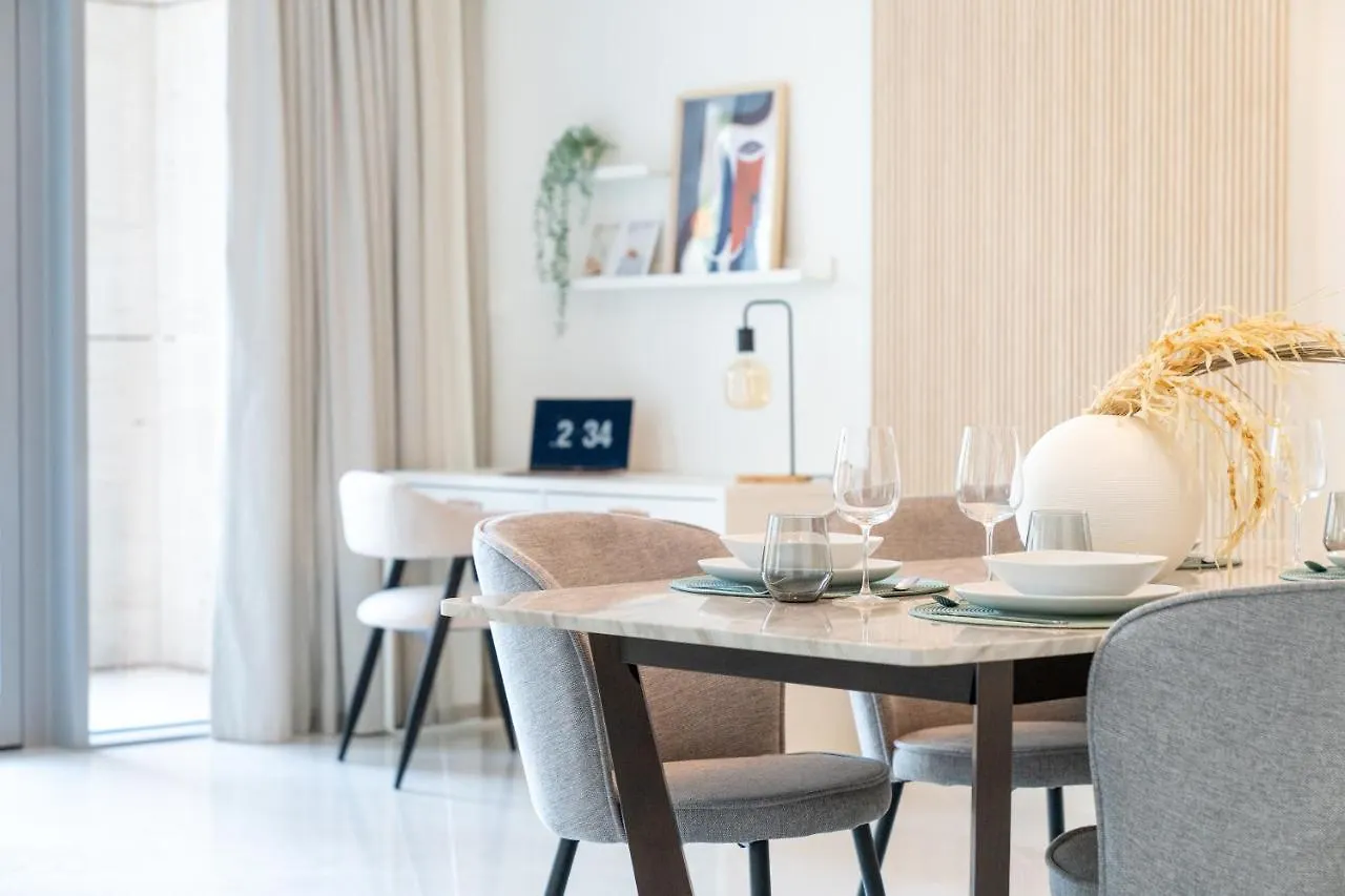 Higuests - Elegant Apt With Terrace Minutes From Burj Khalifa Dubai 0*,  United Arab Emirates