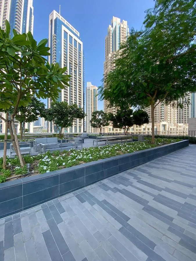 Higuests - Elegant Apt With Terrace Minutes From Burj Khalifa Dubai 0*,
