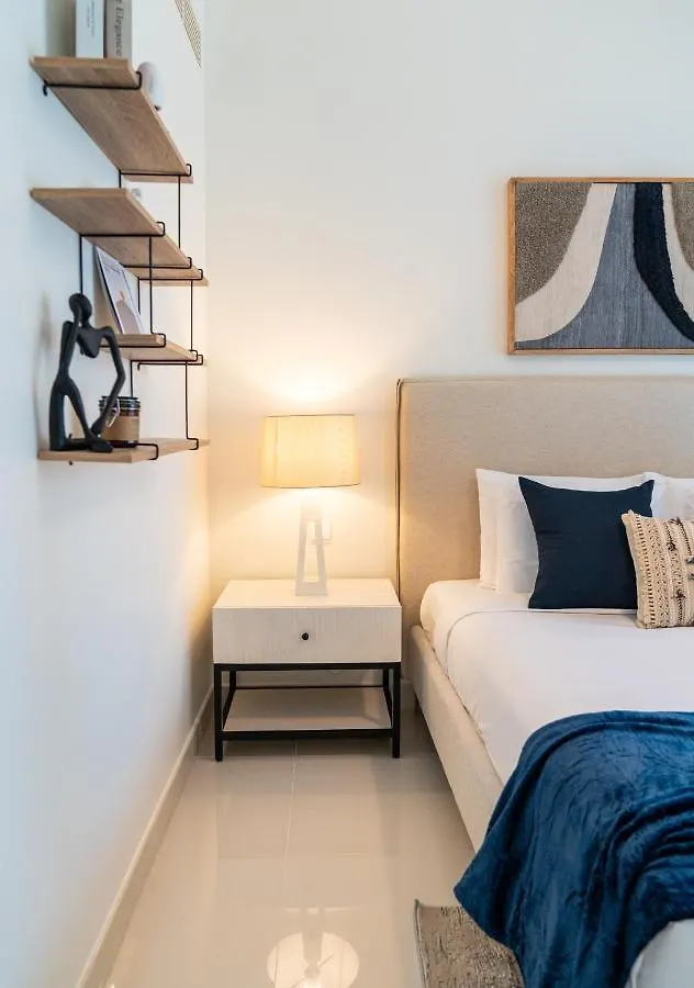 Higuests - Elegant Apt With Terrace Minutes From Burj Khalifa Dubai Apartment